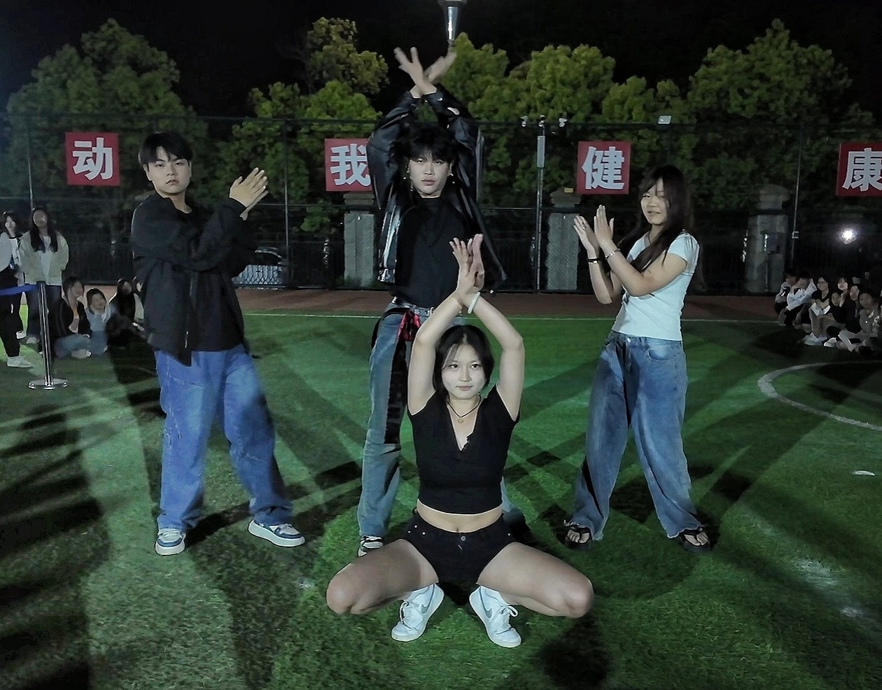 4月17 日Kpop随机舞蹈之夜：青春舞动，热情绽放 庐山市星辰技工学校Kpop随机舞蹈活动圆满落幕